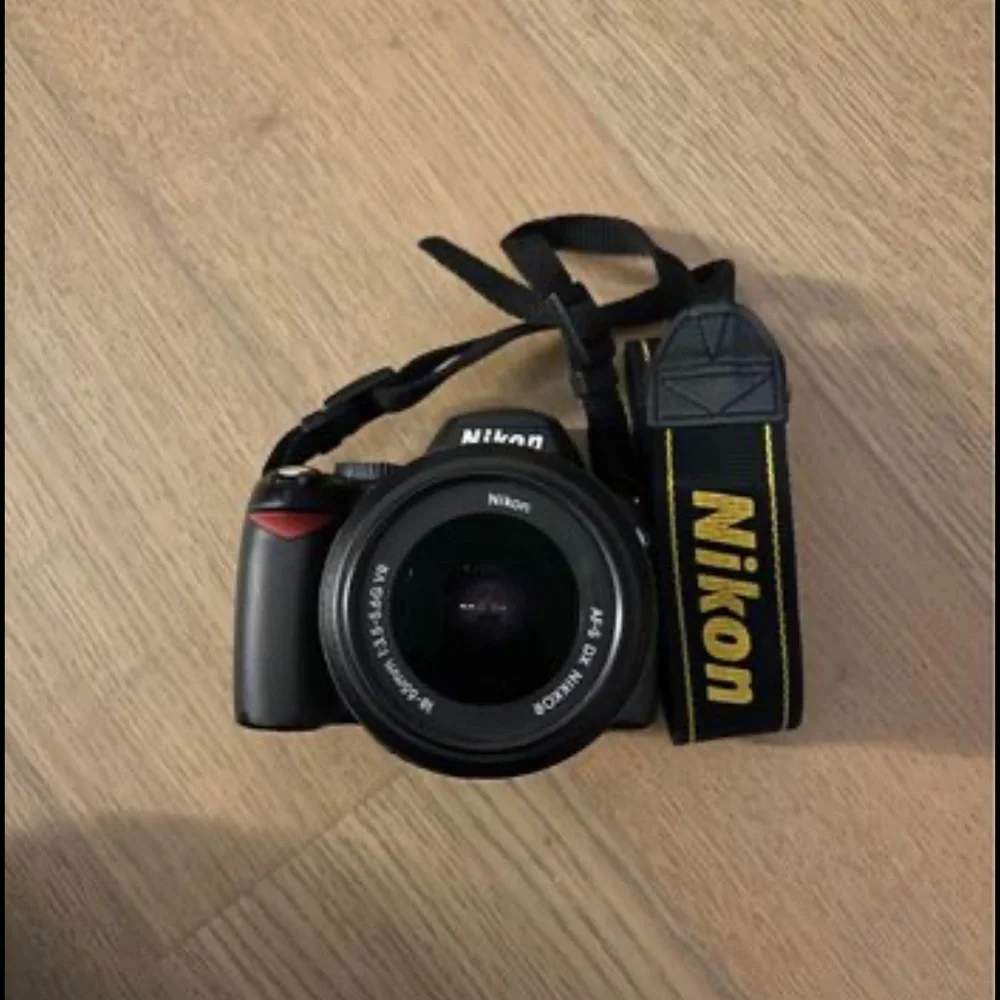Nikon D60 with AF-S DX NIKKOR 18-55mm f/3.5-5.6G VR Lens